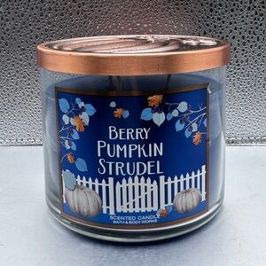 Bath & Body Works Berry Pumpkin Strudel 3 Wick Candle